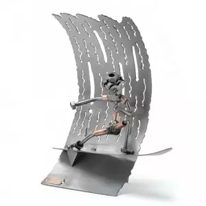 Deskar skulptura s strani