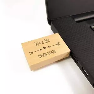 USB ključ iz lesa, ključek z imenom