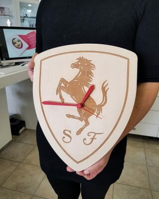 Ferrari stenska ura po narocilu