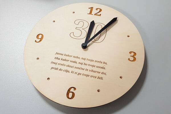 Stenska ura za 30. rojstni dan