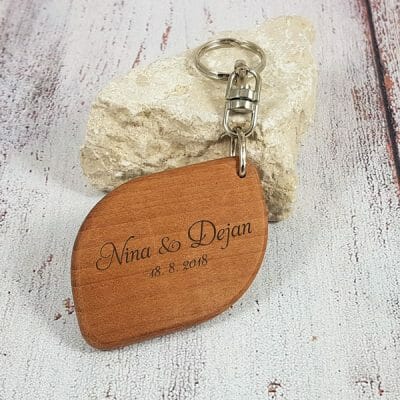 Lesen obesek z gravuro