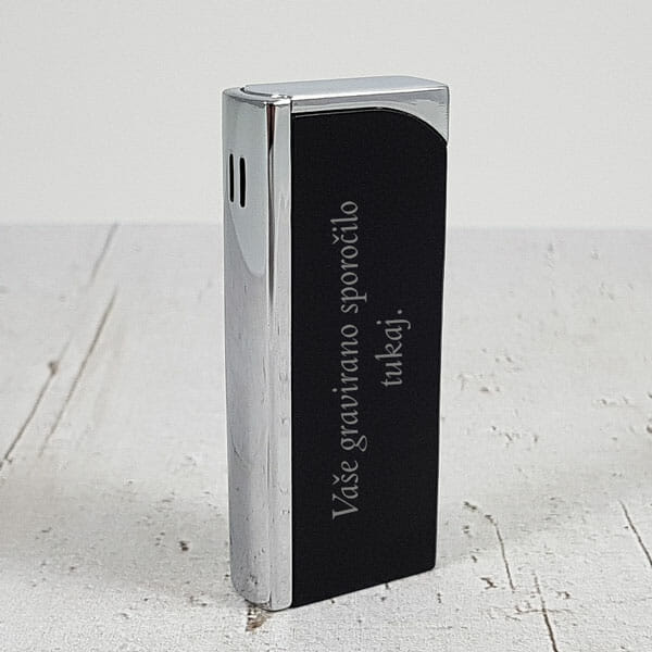 Kovinski vžigalnik črn z gravuro