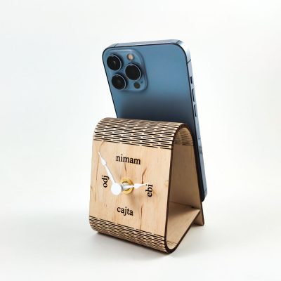 Leseno stojalo za telefon s personalizirano gravirano številčnico